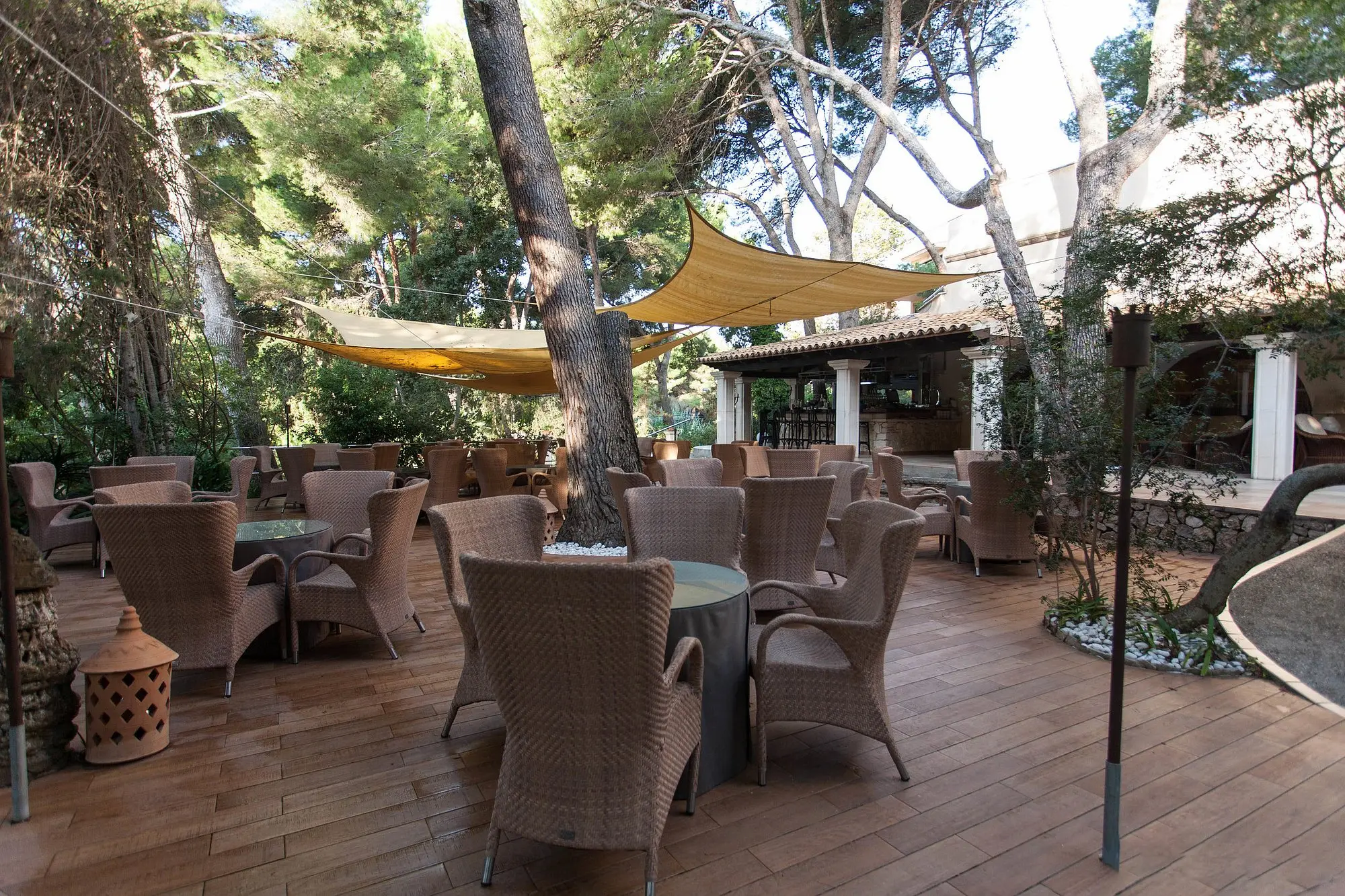 Poolside snack bar terrace at Lago Garden