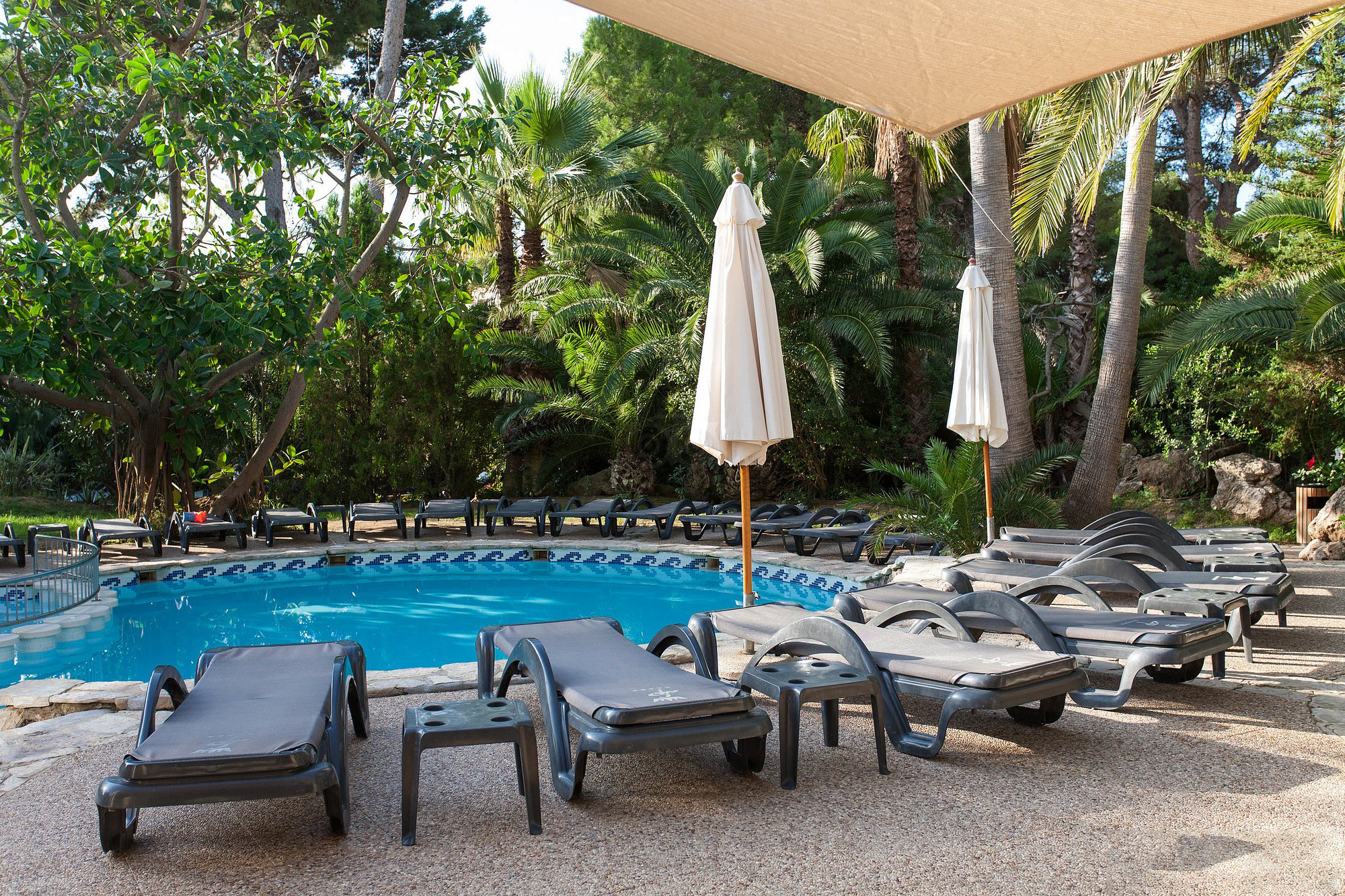 Lago Garden outdoor pool