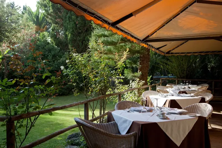 Buffet restaurant – image 11 of 12