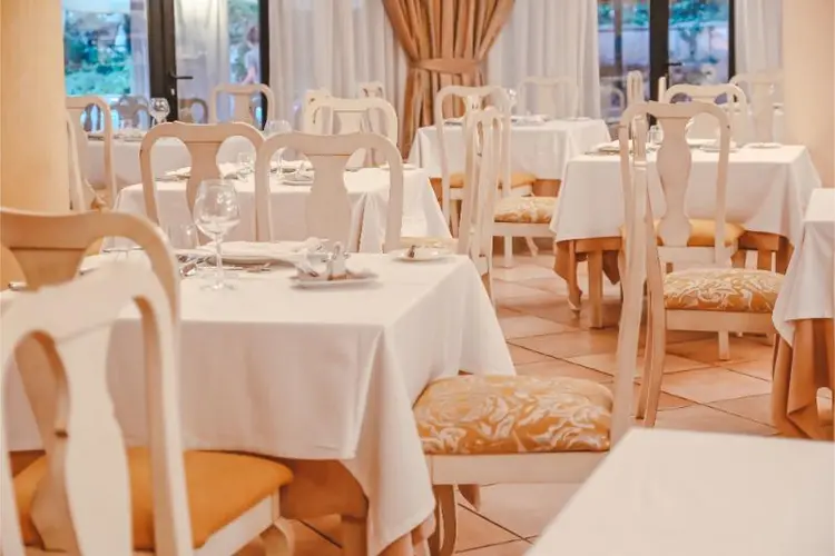 Buffet restaurant – image 9 of 12