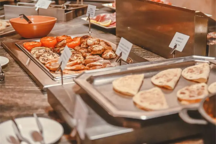 Buffet restaurant – image 2 of 12
