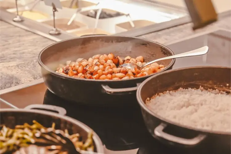 Buffet restaurant – image 4 of 12