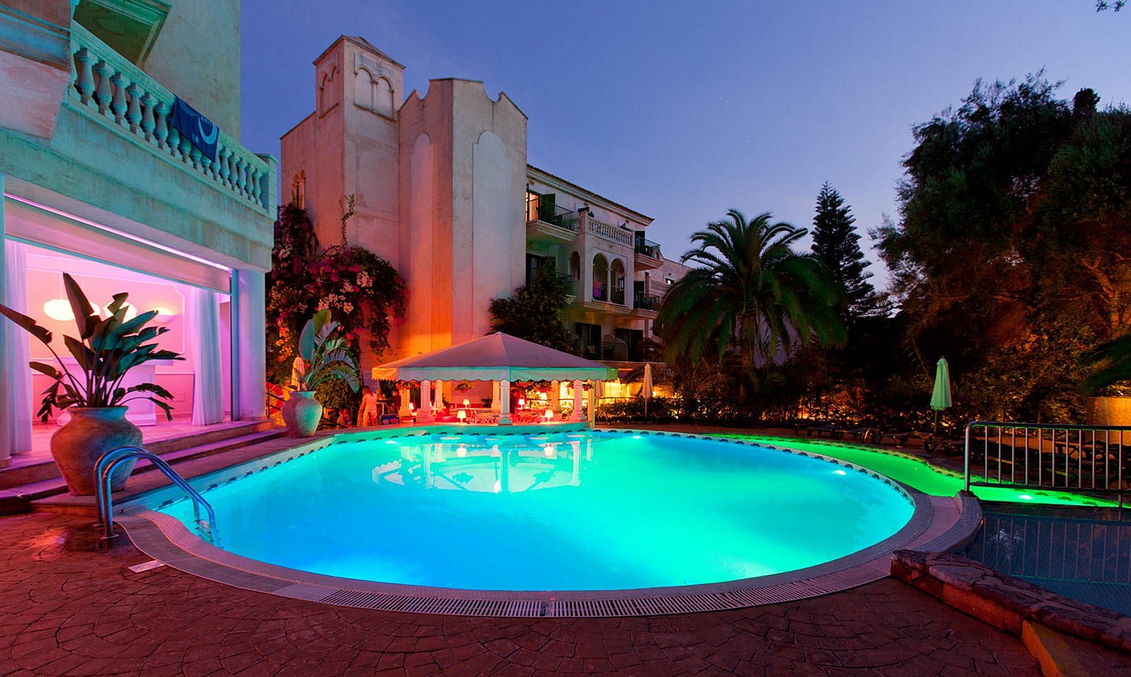 Pool Bar pool – image 4 of 10