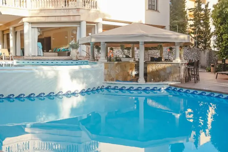 Pool Bar pool – image 6 of 10