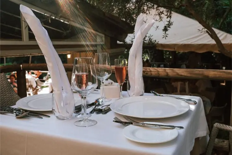 Buffet restaurant – image 7 of 12